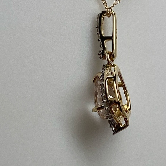 10K Yellow Gold Pear Shape Morganite and 0.11ct twt. Diamond Pendant with Chain - Picture 4 of 9
